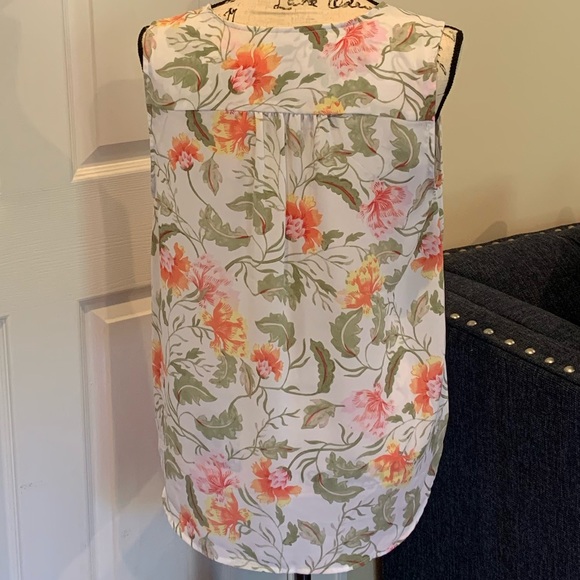 Sleeveless Blouse - Picture 3 of 3